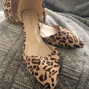 Women’s size 11 leopard print flats New!